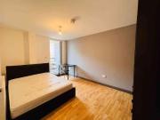 3 Bed Apartment With Balcony In Whitechapel, E1