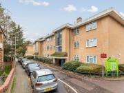 3 Bed aprtment mins walk to southfields Wimbledon