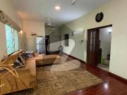 3 bed dd flat available for rent in highrise building