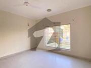 3 Bed DDL 200sq Yard Villa FOR RENT. Top Heighted...