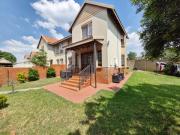 3 bed duplex town house fore sale.br.