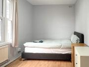 3 bed flat, 5 mins walk from Aldgate
