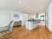 3 Bed Flat, Arena Tower, E14