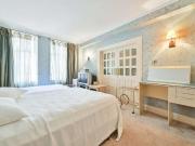 3 bed flat for sale