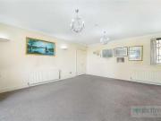 3 bed flat for sale