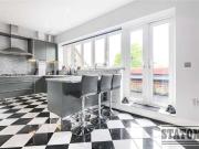 3 bed flat for sale