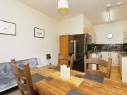 3 Bed Flat, Orkney Place, G51