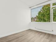 3 Bed Flat, Park Farm Close, N2 3 Bed Flat, Park Farm Close, N2