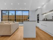 3 Bed Flat, Stoke Newington High Street, N16