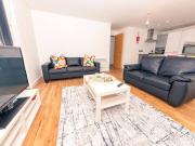 3 bed flat to let in Liverpool in The Courtyard, L8