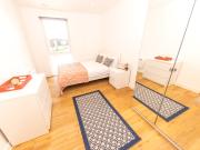 3 bed flat to let in Manchester in The Plaza, M4