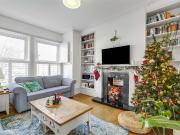 3 bed flat to rent in Kingsway, East Sheen, SW14 | James...