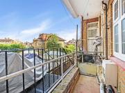 3 bed flat to rent in Penrhyn Crescent, East Sheen, SW14...