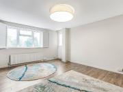 3 bed flat to rent in The Willoughbys, East Sheen, SW14...