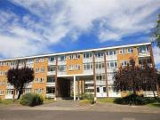 3 bed flat to rent in Woking, GU22, Woking