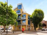 3 bed ground floor flat just off Broadway Market