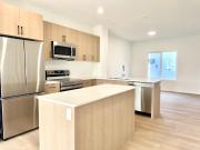 3 Bed Home Facing Green Access to Garage&stall utilities inc