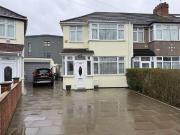 3 bed house to rent in St. Josephs Drive, UB1, Southall