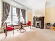 3 bed maisonette to rent in St. Nicholas Churchyard,...