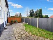 3 bed semi detached house to rent in Farfield Avenue,...