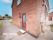 3 bed semi detached house to rent in Greenock Close,...