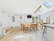 3 bed semi detached house to rent in Hunts Hill Lane,...