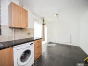 3 bed Semi detached in Barnston Close, Luton, LU2 9RZ