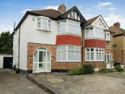 3 bed Semi detached in Gloucester Gardens, Cockfosters,...