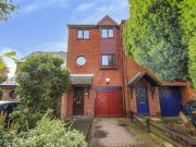 3 bed terraced house to rent in Meadow Close,...