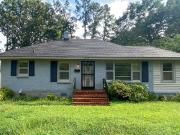 3 bedroom, 1 bath near Poplar and Colonial
