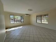 3 BEDROOM 1 BATHROOM DUPLEX IN SADADEEN CLOSE TO SCHOOLS...