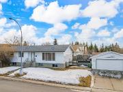 3 Bedroom & 2.5 Bathroom With Double Garage For Rent 2200 Pm