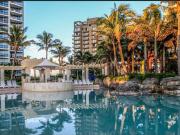 3 bedroom & 2 bathroom apartment in the Heart of Surfers...