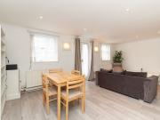 3 bedroom 2 bathroom maisonette in Paddington