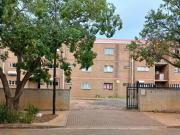 3 bedroom apartment available for re.