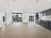 3 Bedroom Apartment Barnet Great London 93048778