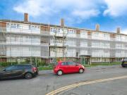 3 Bedroom Apartment Croydon Greater London 97002225