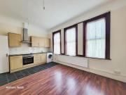 3 Bedroom Apartment Enfield Great London 92625360