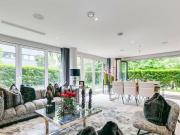 3 Bedroom Apartment For Rent In Barnes, London