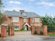 3 Bedroom Apartment For Rent In Beaconsfield,...