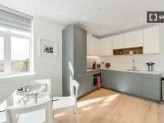3 bedroom apartment for rent in Chertsey