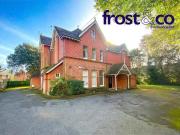 3 bedroom apartment for rent in Clarendon Road,...