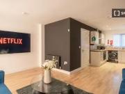 3 bedroom apartment for rent in Clifford, Manchester