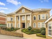 3 Bedroom Apartment For Rent In Cockfosters, Barnet