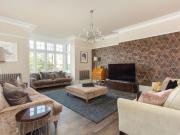 3 bedroom apartment for rent in Earls Avenue,...