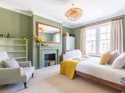 3 bedroom apartment for rent in Ferndale, London