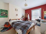 3 bedroom apartment for rent in Grove, London
