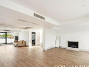 3 Bedroom Apartment For Rent In London