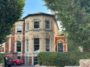 2 bedroom apartment for rent in Oakfield Road. Lower...