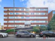3 bedroom apartment for rent in Regent Court, Ballards...